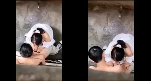 Quay lén em nữ sinh bj cho cô bạn gái trong hẻm