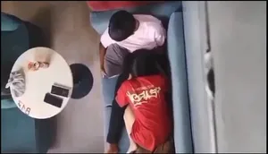 Quay lén người tình liếm bú cho người yêu nơi công cộng